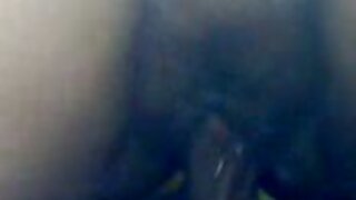 Két mocskos sikkes kiakad a telhetetlen fekete szőröspunci csávóval FFM szex klipben